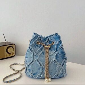 NWOT Blue Diamond Lattice Women's One-Shoulder Bucket Bag With Metal Drawstring
